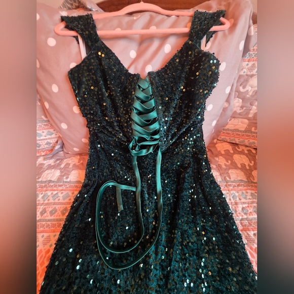 Green Sequin Off-Shoulder Dress - Picture 13 of 13